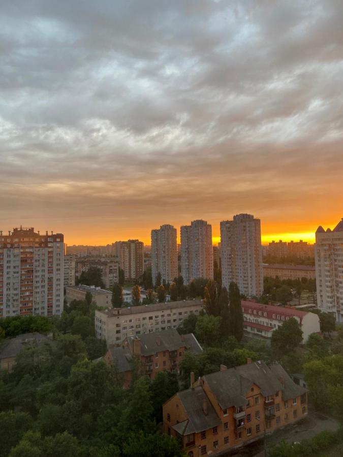 Large 2 Room Apartment With A Beautiful View 2 Min Metro Chernigivska Kyjev Exteriér fotografie