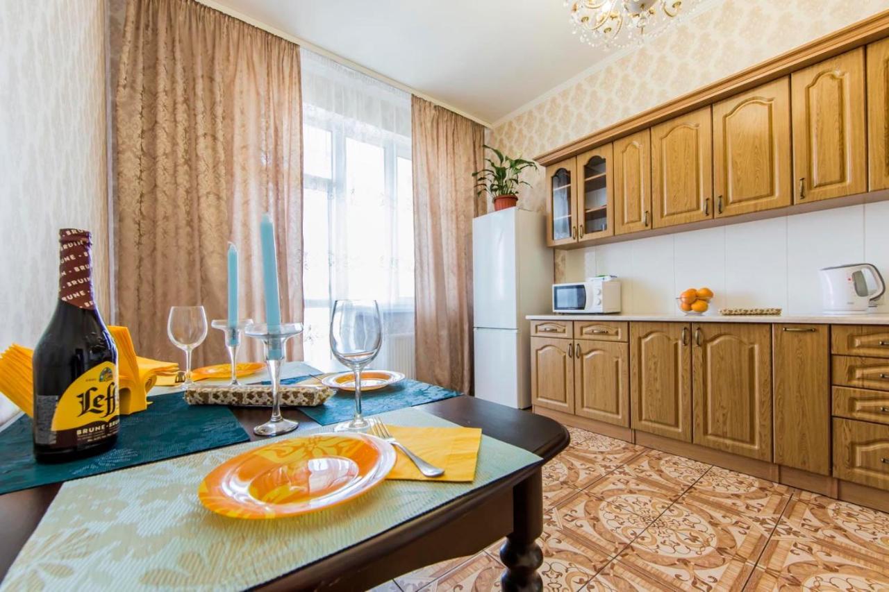Large 2 Room Apartment With A Beautiful View 2 Min Metro Chernigivska Kyjev Exteriér fotografie