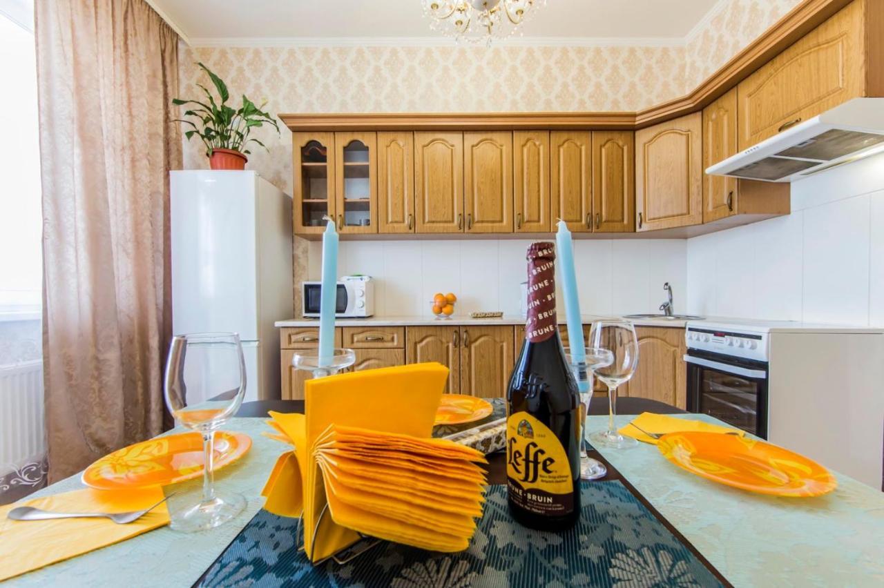 Large 2 Room Apartment With A Beautiful View 2 Min Metro Chernigivska Kyjev Exteriér fotografie