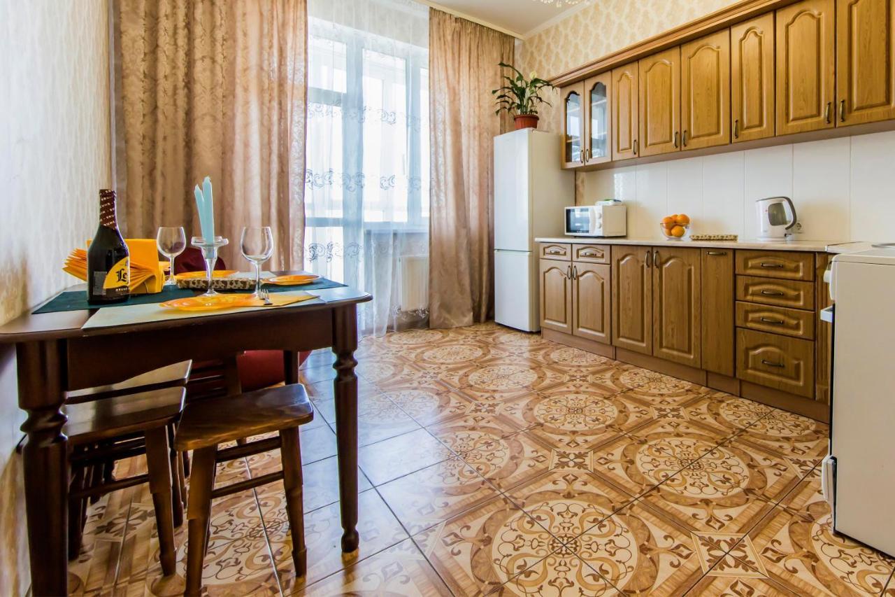 Large 2 Room Apartment With A Beautiful View 2 Min Metro Chernigivska Kyjev Exteriér fotografie