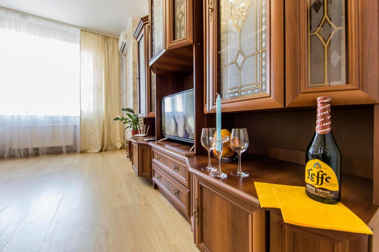 Large 2 Room Apartment With A Beautiful View 2 Min Metro Chernigivska Kyjev Exteriér fotografie